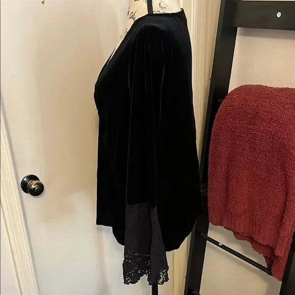 Vintage Nan Black Velour V-Neck Lace Sleeves Pullover Top Goth Emo Witchy - Picture 4 of 8
